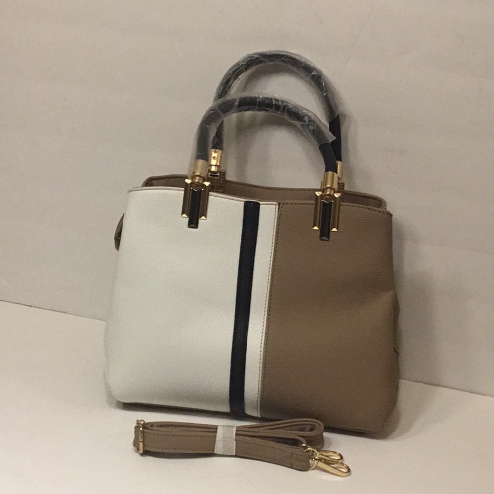 *NWOT* Tote/with strap and dust cover